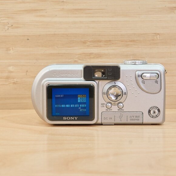 Sony Cyber Shot DSC-P9 Digital Camera 4MP Tested Working - Picture 6 of 12